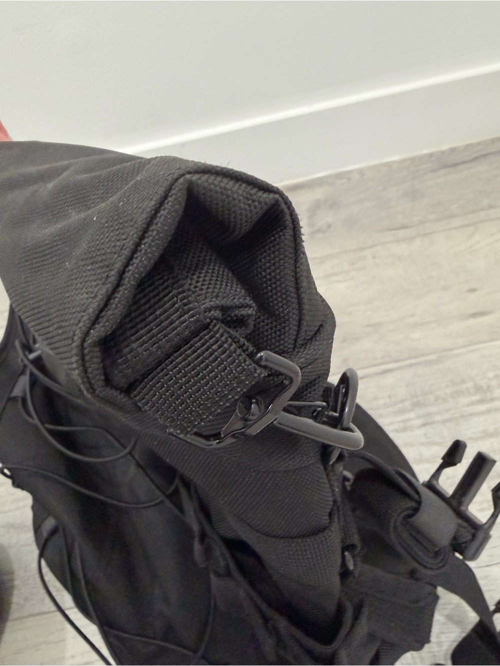Kuryakyn Momentum Freeloader Sissy Bar Duffel Bag - Picture 13 of 15